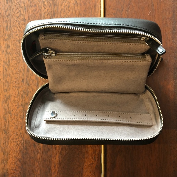 tumi jewelry case